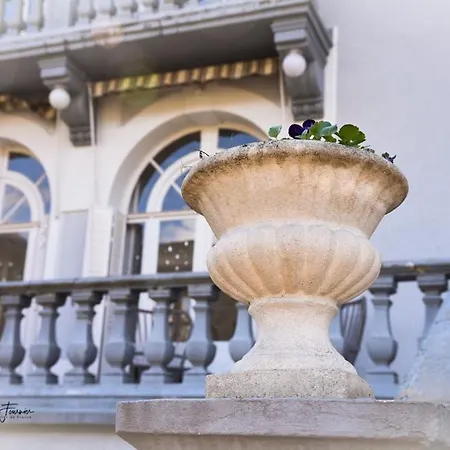 Castel Mt Spacieuse Luchon Vue Montagnes Pyrenees * Bagnères-de-Luchon